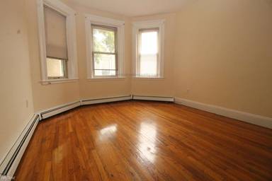 Main picture of 1842 Commonwealth Ave