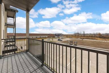 Main picture of 700 Mustang Ln