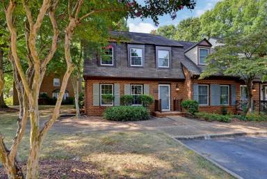 Main picture of 128 Sloane Pl