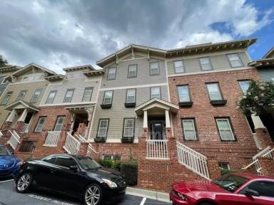 Main picture of 655 Mead St SE