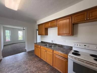 Main picture of 942 W Edwards St