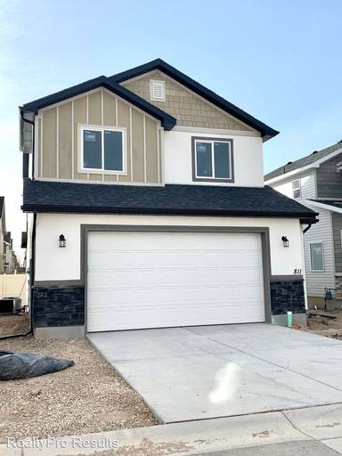 Main picture of 811 N Wellington Ct