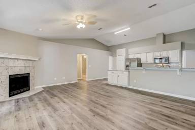 Main picture of 2412 Leafdale Cir S