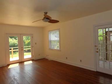 Main picture of 8804 Semmes Ave