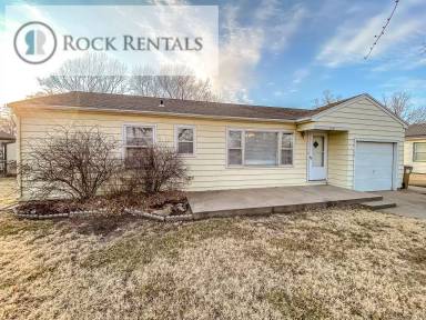 Main picture of 1035 College Ln