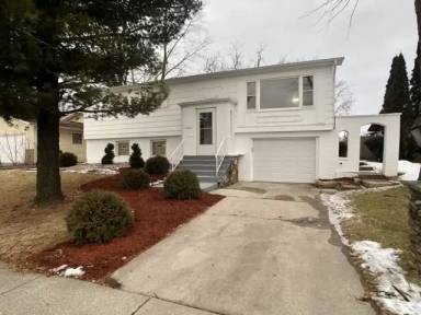 Main picture of 4265 188 St