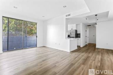 Main picture of 900 S Harvard Blvd