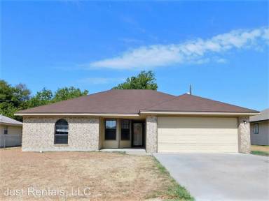 Main picture of 2601 Hidden Hill Dr