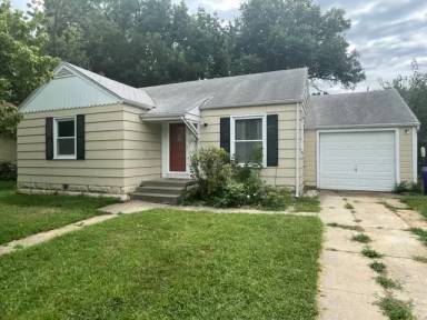 Main picture of 733 W 4th St