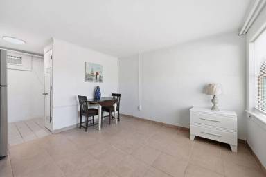 Main picture of 805 W New York Ave
