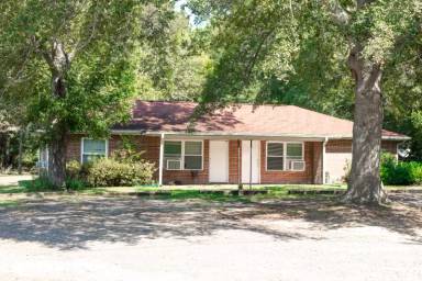 Main picture of 7607 Columbus Rd