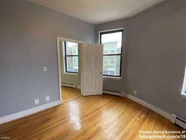 Main picture of 375 Centre St