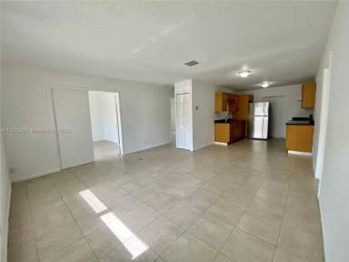 Main picture of 1034 NW 8th Ave