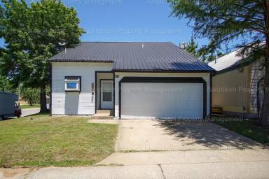 Main picture of 1601 E 66th Ct