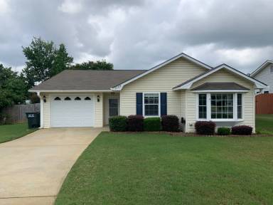 Main picture of 2104 Henderson Dr