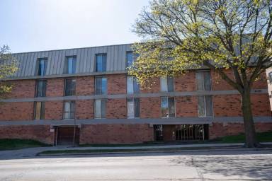 Main picture of 3055 N Oakland Ave