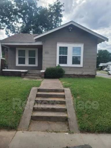 Main picture of 1004 S Quincy Ave