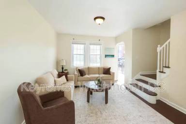 Main picture of 1518 Queen St NE