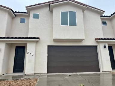 Main picture of 210 N 2470 W