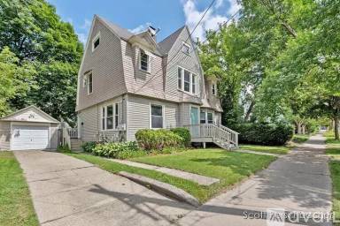 Main picture of 713 Lake Dr SE