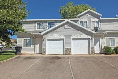 Main picture of 294 E Cobblecreek Dr