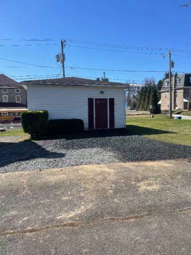 Main picture of 1422 Limekiln Pike