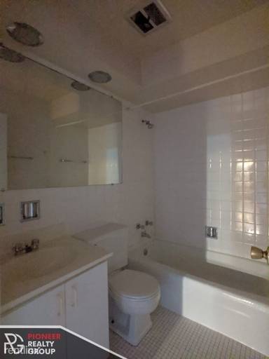 Main picture of 530 W Aldine Ave