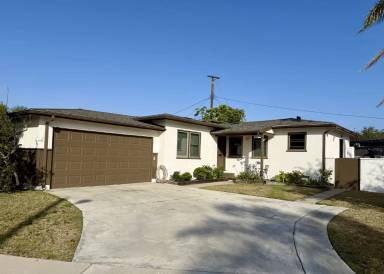 Main picture of 5530 W 133rd St