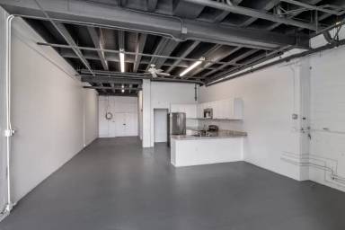 Main picture of 6221 Hollis St