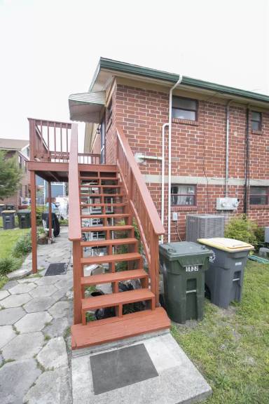 Main picture of 1839 Hubbard St