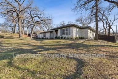 Main picture of 2312 Oakwood Ln