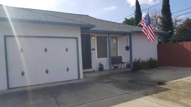 Main picture of 945 College Dr