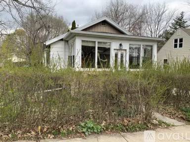 Main picture of 614 Cedar St