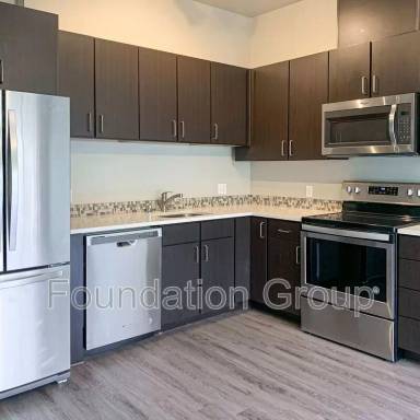 Main picture of 2400 E Boston St