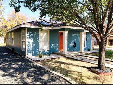 Main picture of 808 E Austin Ave