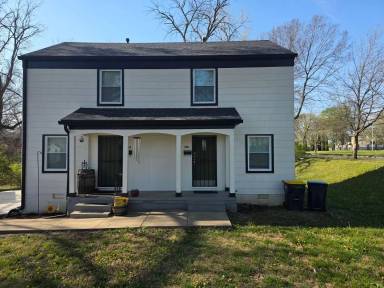 Main picture of 1801 E 74th Ter