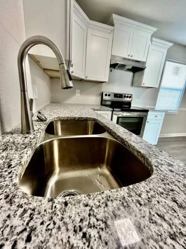 Main picture of 42 Stoneybrook Ln