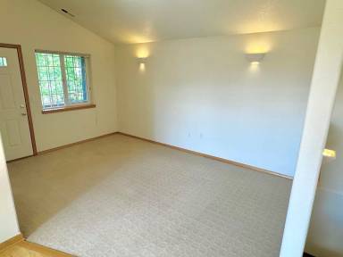 Main picture of 8702 NE Glisan St