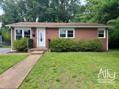 Main picture of 124 N Baker St