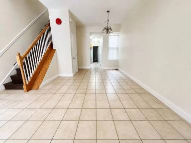 Main picture of 1828 N Willington St