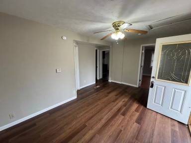 Main picture of 1621 E Bowman St