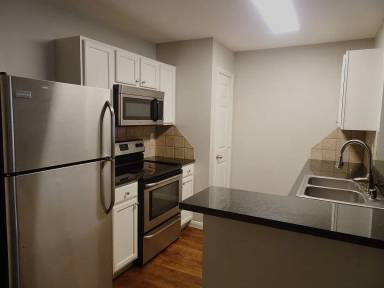 Main picture of 2010 S 11th St