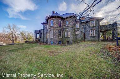 Main picture of 11 Oak Ridge Dr