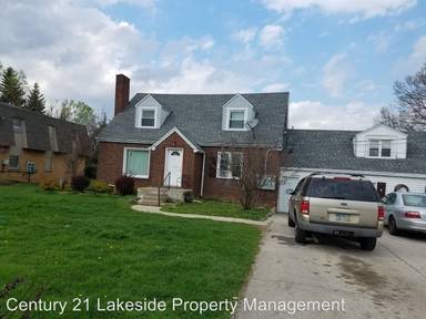 Main picture of 1320 W Montrose St
