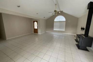 Main picture of 50099 Five Oaks Ln