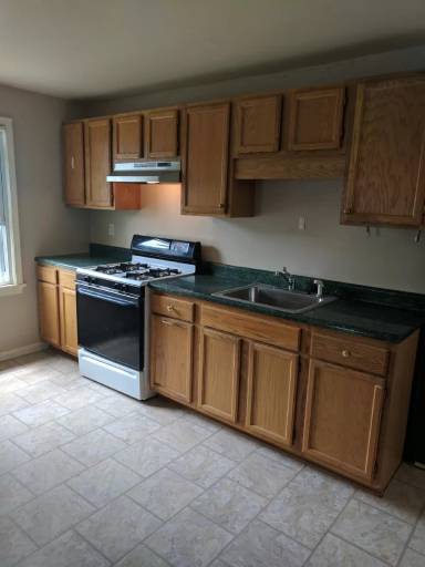 Main picture of 140 Rossiter Rd