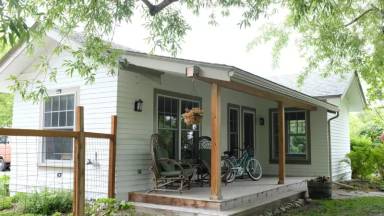 Main picture of 1120 E Clark St