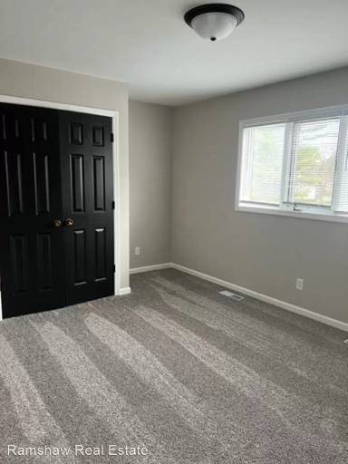 Main picture of 1604 Lyndhurst Dr