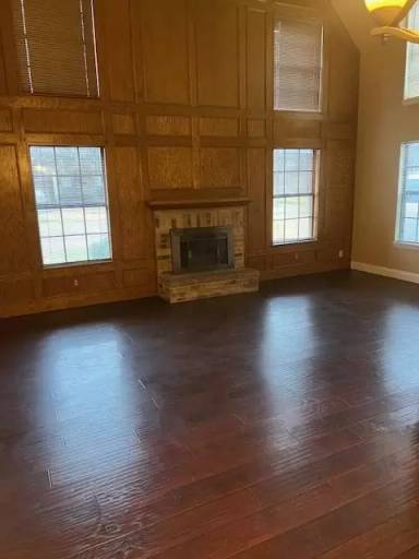 Main picture of 2302 Oakcrest Dr