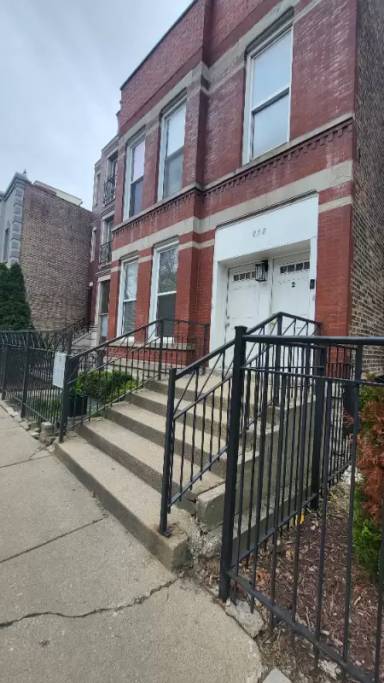 Main picture of 858 N Paulina St